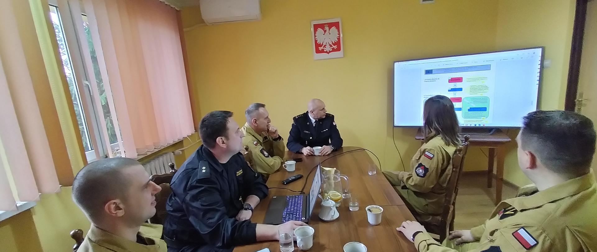 Na zdjęciu widać funkcjonariuszy podczas szkolenia 