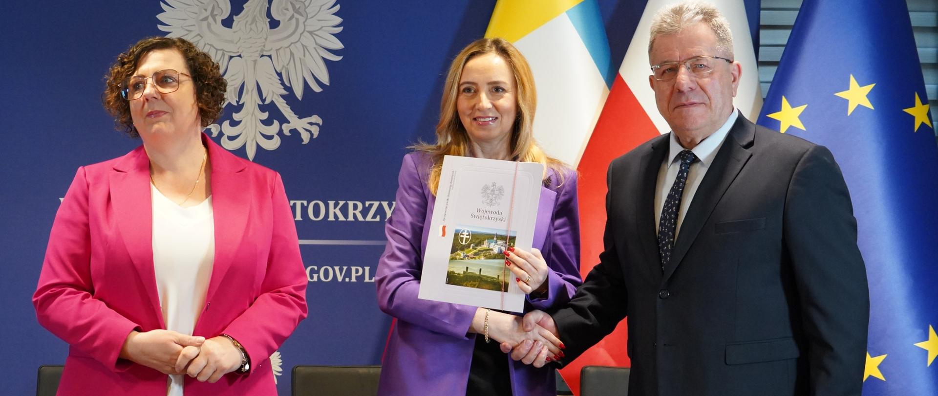 Podpisanie umów z wojewodą