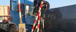 Zderzenie samochodu dostawczego marki FIAT DUCATO oraz samochodu ciężarowego marki MAN na 235. kilometrze drogi krajowej nr 11 na wysokości miejscowości Garbatka