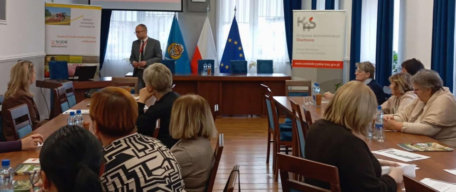 Spotkanie ekspertów świętokrzyskiej KAS z przedstawicielami Kół Gospodyń Wiejskich