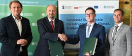 Na zdjęciu od lewej: Łukasz Kropski – burmistrz Siechnic, Robert Gajda – zastępca prezesa zarządu NFOŚiGW, Piotr Brzuzek – prezes zarządu ZGK Siechnice Sp. z o.o, Leszek Lupa – wiceprezes zarządu ZGK Siechnice Sp. z o.o.