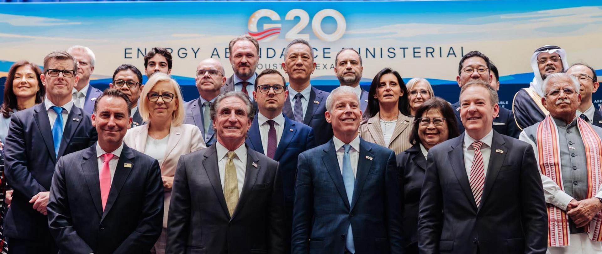Ministrowie Energii G20 pozują do zdjęcia