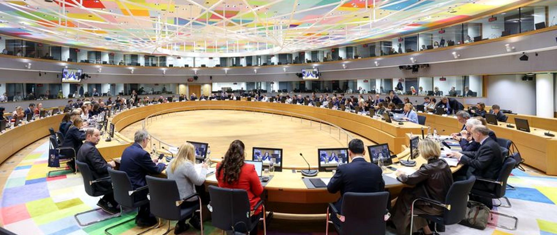 Zdjęcie przedstawia salę obrad posiedzenia Rady Unii Europejskiej ds. Edukacji, Młodzieży, Kultury i Sportu.