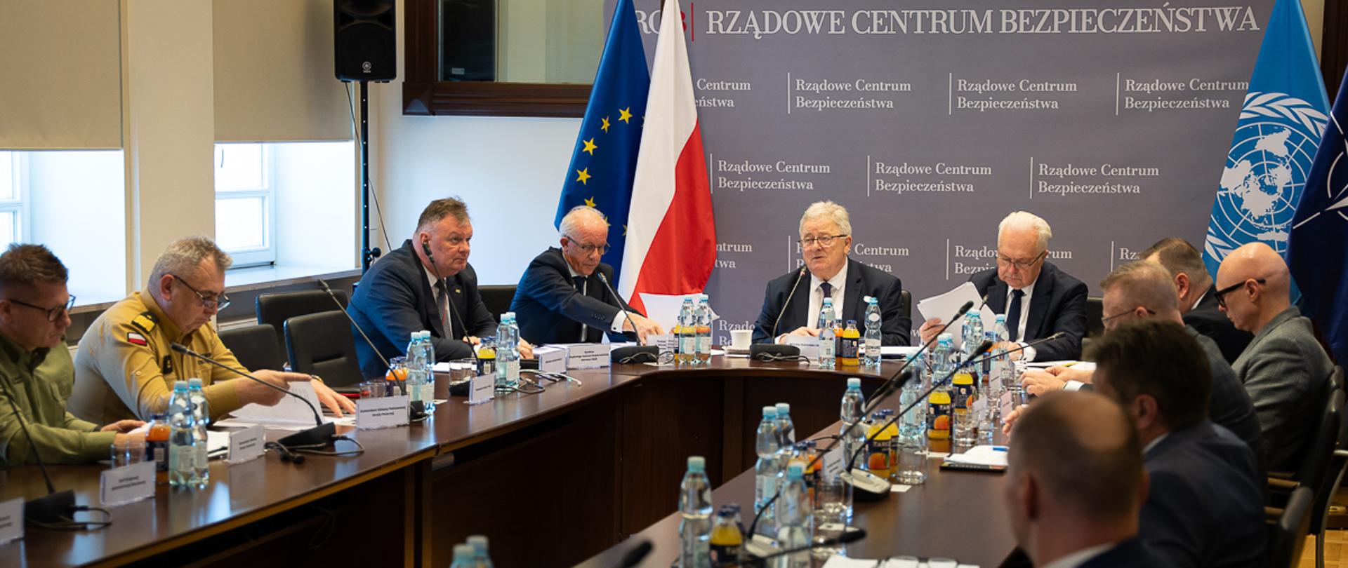 Spotkanie w RCB pod przewodnictwem ministra Czesława Siekierskiego (fot. MRiRW)