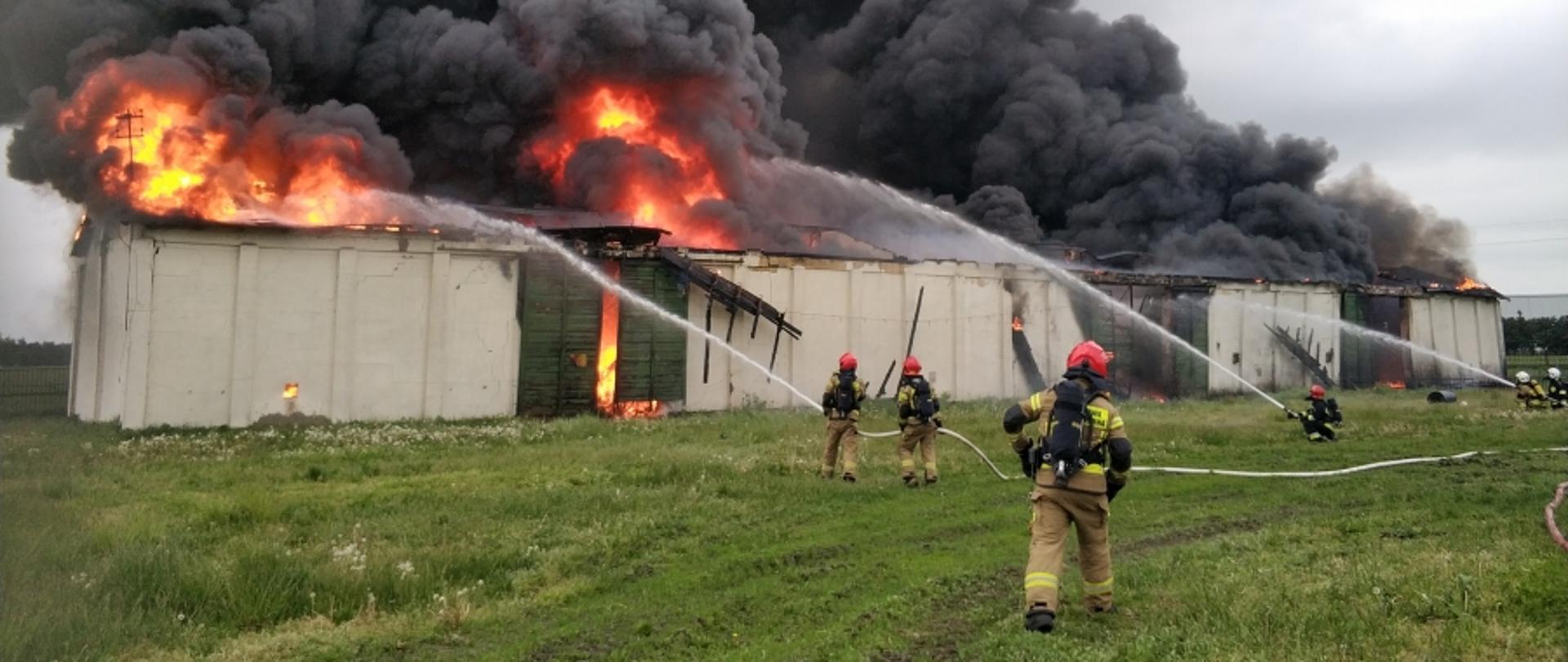 Pożar budynku magazynowego w Żdżarowie
