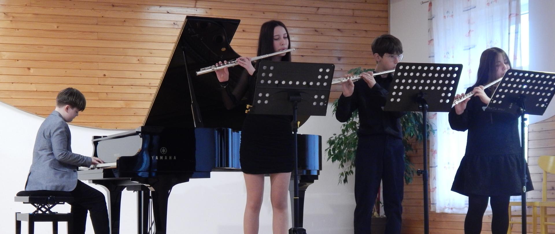 zespół kameralny - pianista i trzy flecistki