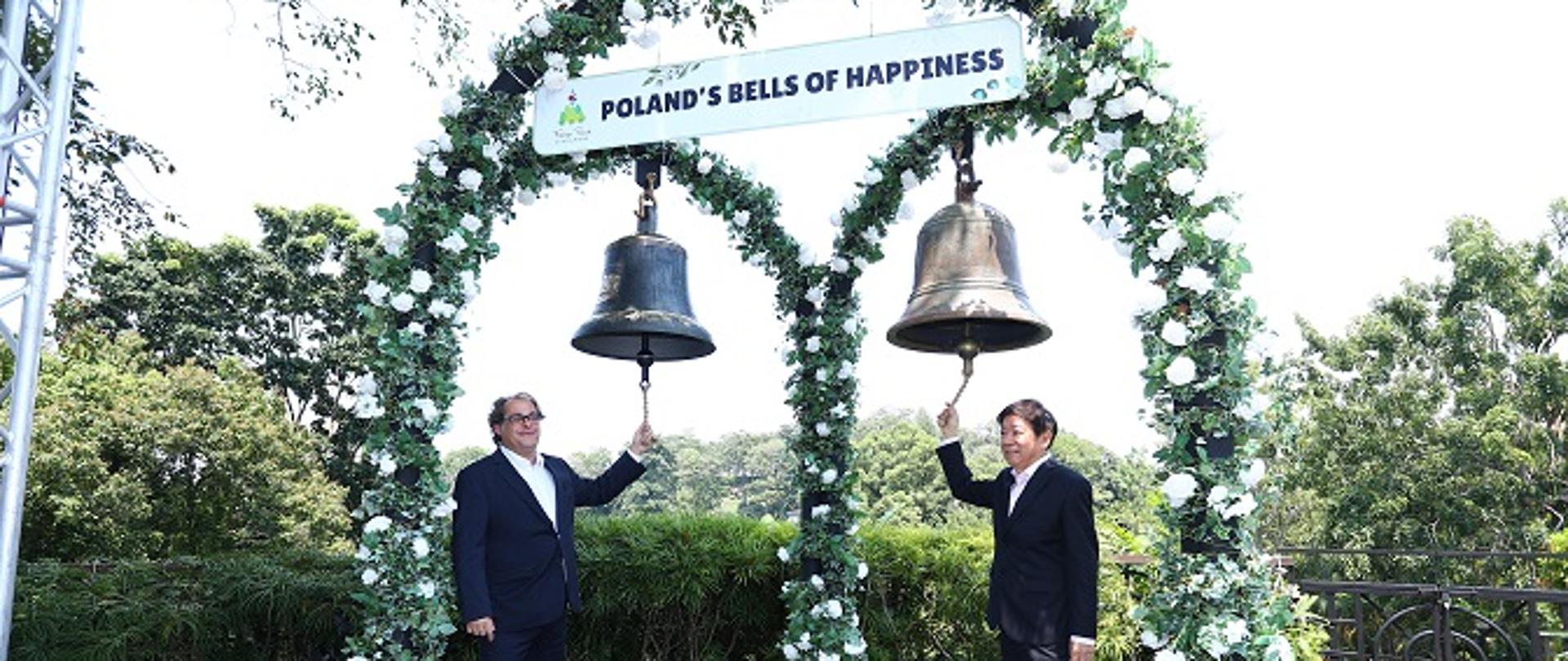 Official unveiling of Poland’s Bells of Happiness during the Singapore visit by Minister Marek Gróbarczyk