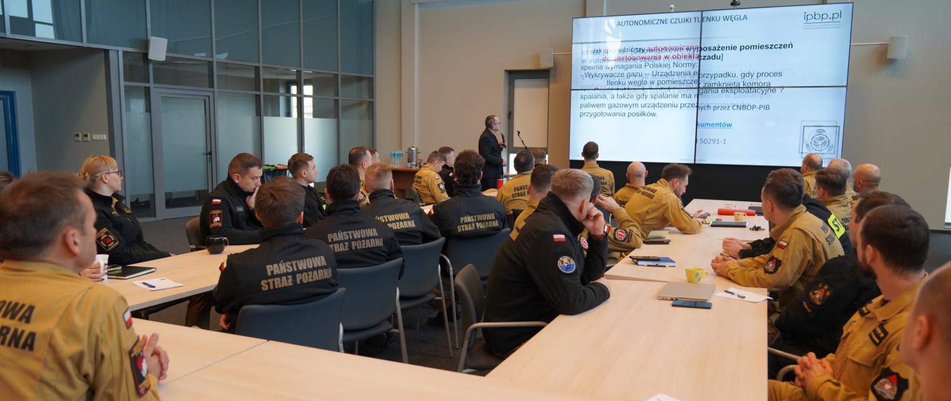 Uczestnicy spotkania w trakcie szkolenia