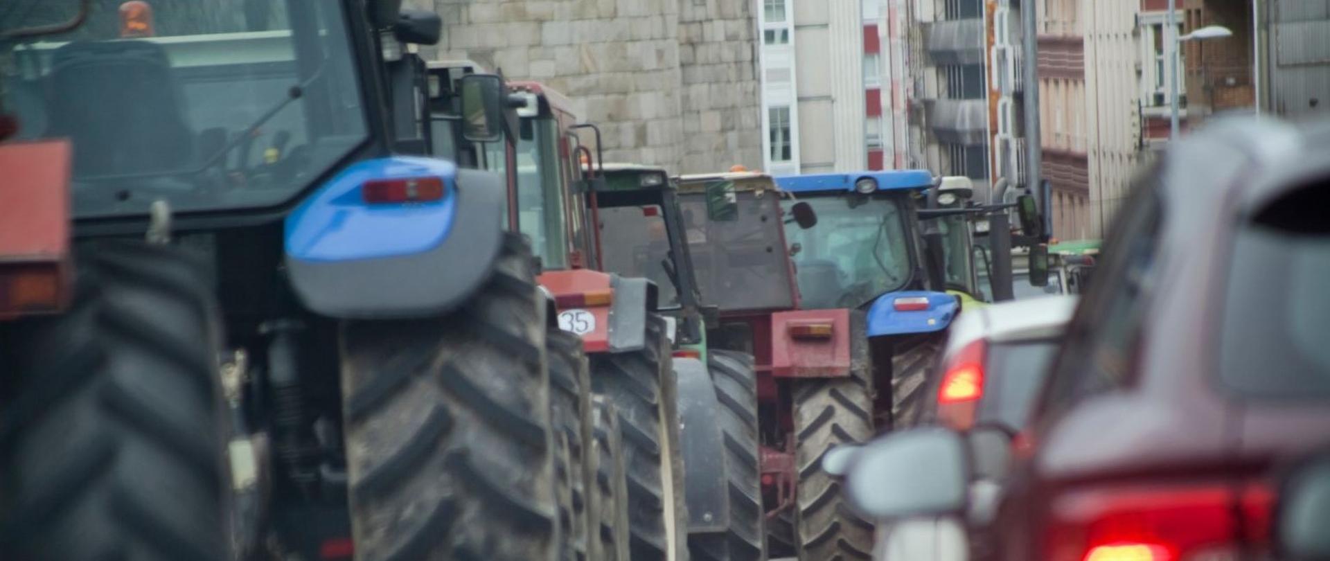 Trasa przejazdu kolumny pojazdów rolniczych