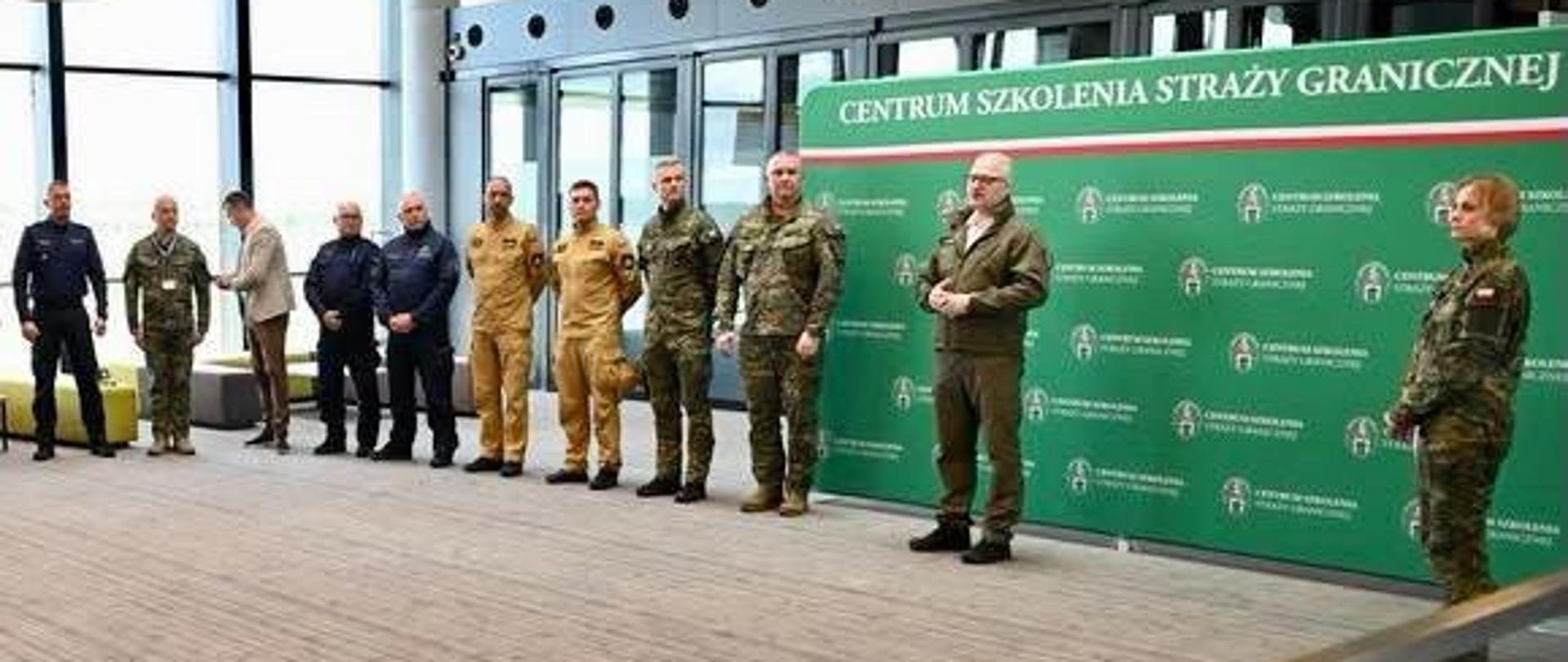 Wojewoda Król na ćwiczeniach służb w Porcie Lotniczym Olsztyn-Mazury