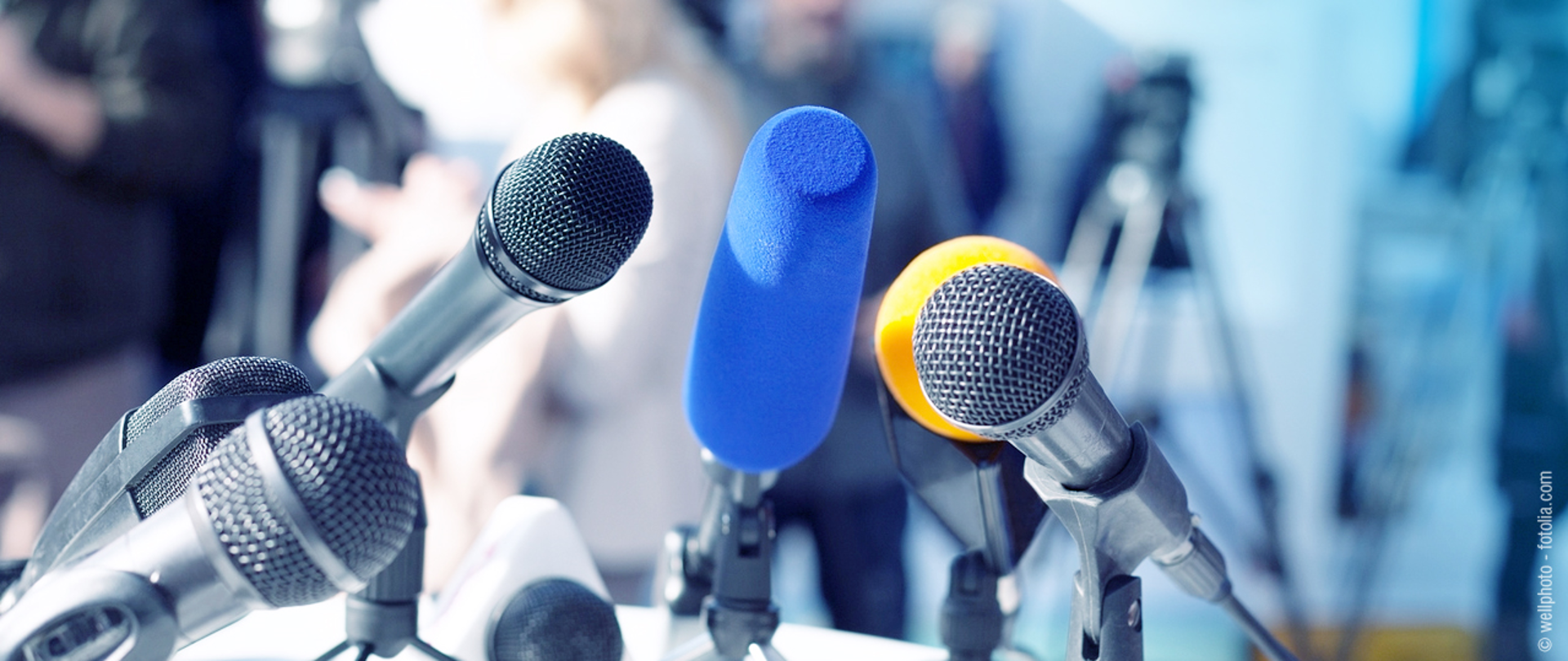 konferencja mikrofony