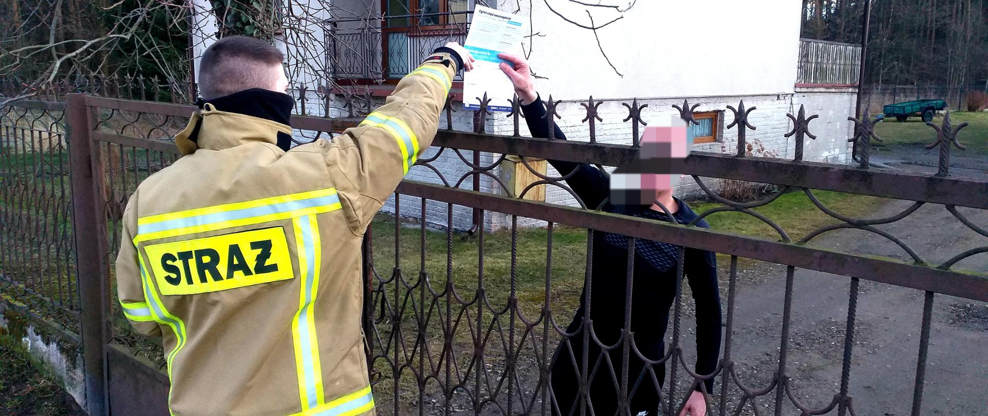 Kolportaż ulotek informacyjnych na temat profilaktyki oraz szczepień przeciwko COVID-19