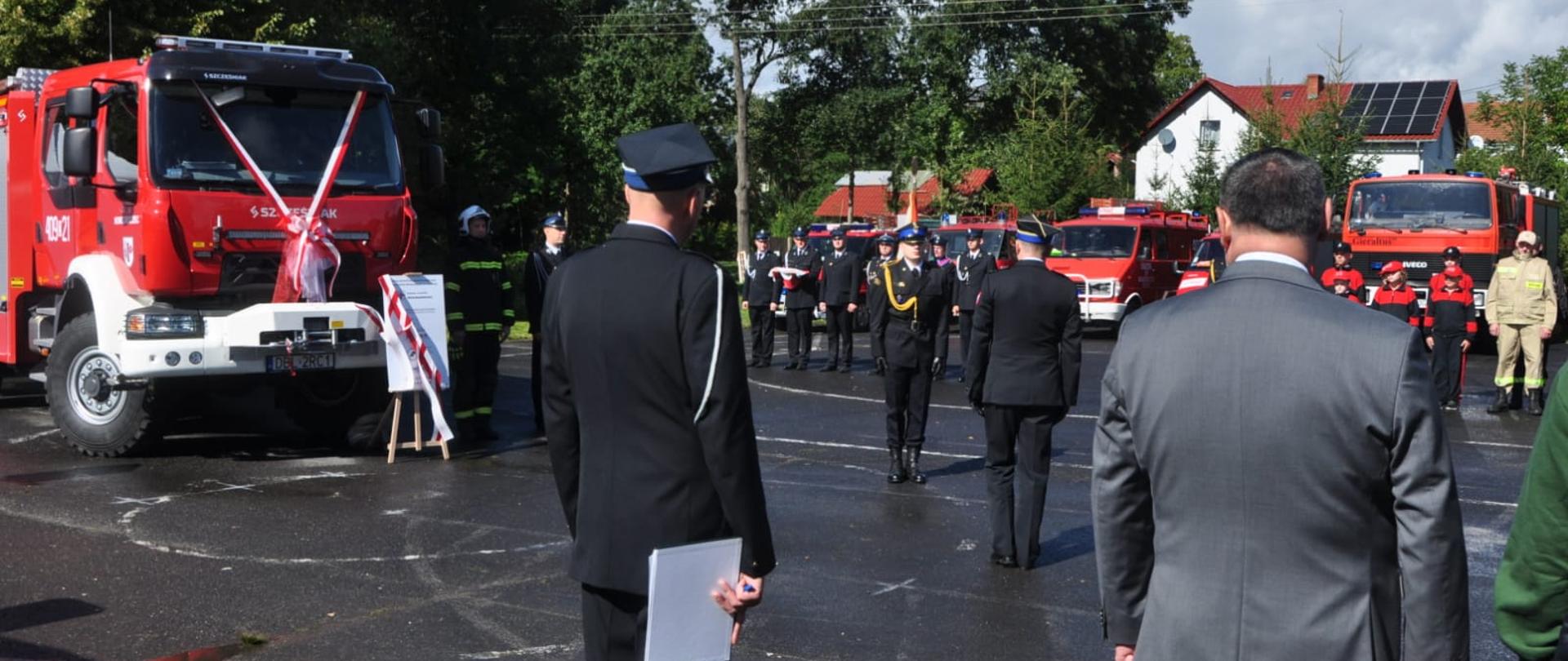 Uroczyste przekazanie samochodu dla OSP Nowogrodziec.