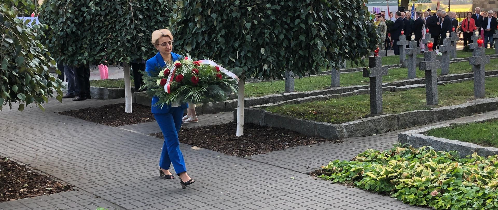 Na zdjęciu widać kobietę