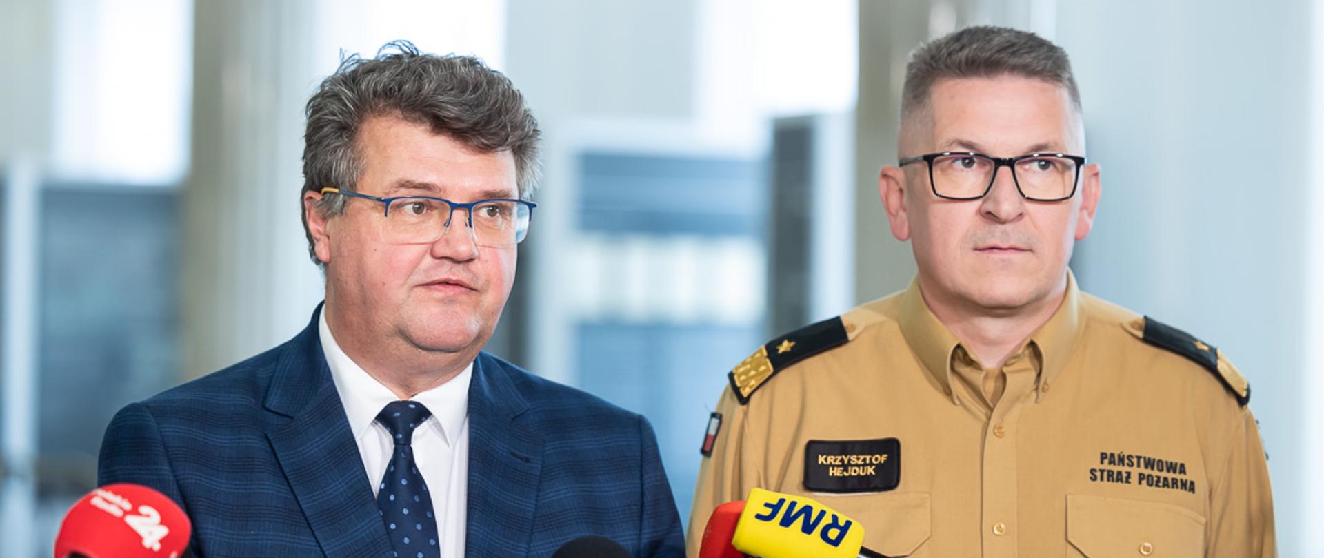 na zdjęciu znajdują się przedstawiciel MWSiA i Zastępca komendanta głównego psp