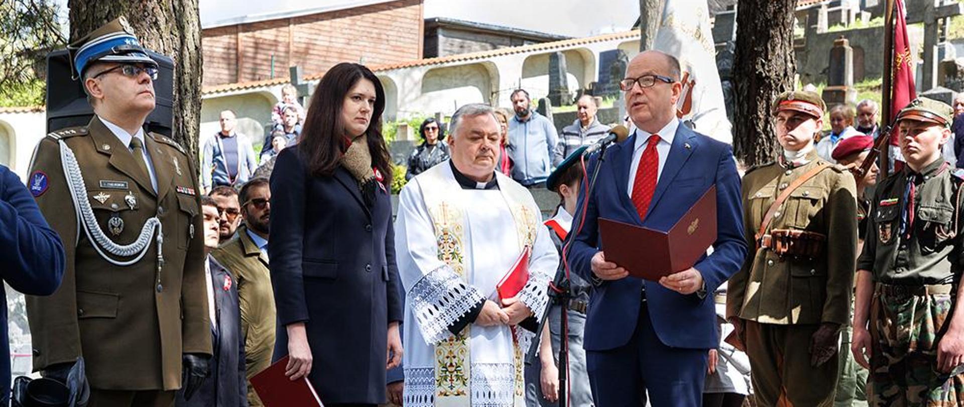 Obchody Święta Narodowego Trzeciego Maja na cmentarzu na Rossie