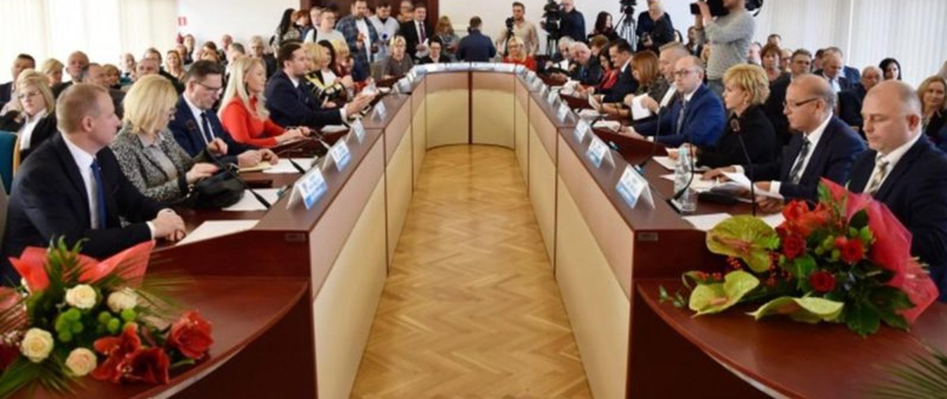 Sesja rady miejskiej w Koszalinie. Zdjęcie archiwalne.