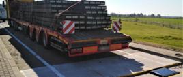Przeładowanie pojazdu spowodowało przekroczenie jego dopuszczalnej masy całkowitej o 2,5 t
