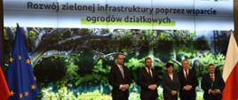zdjęcie grupowe uczestników konferencji