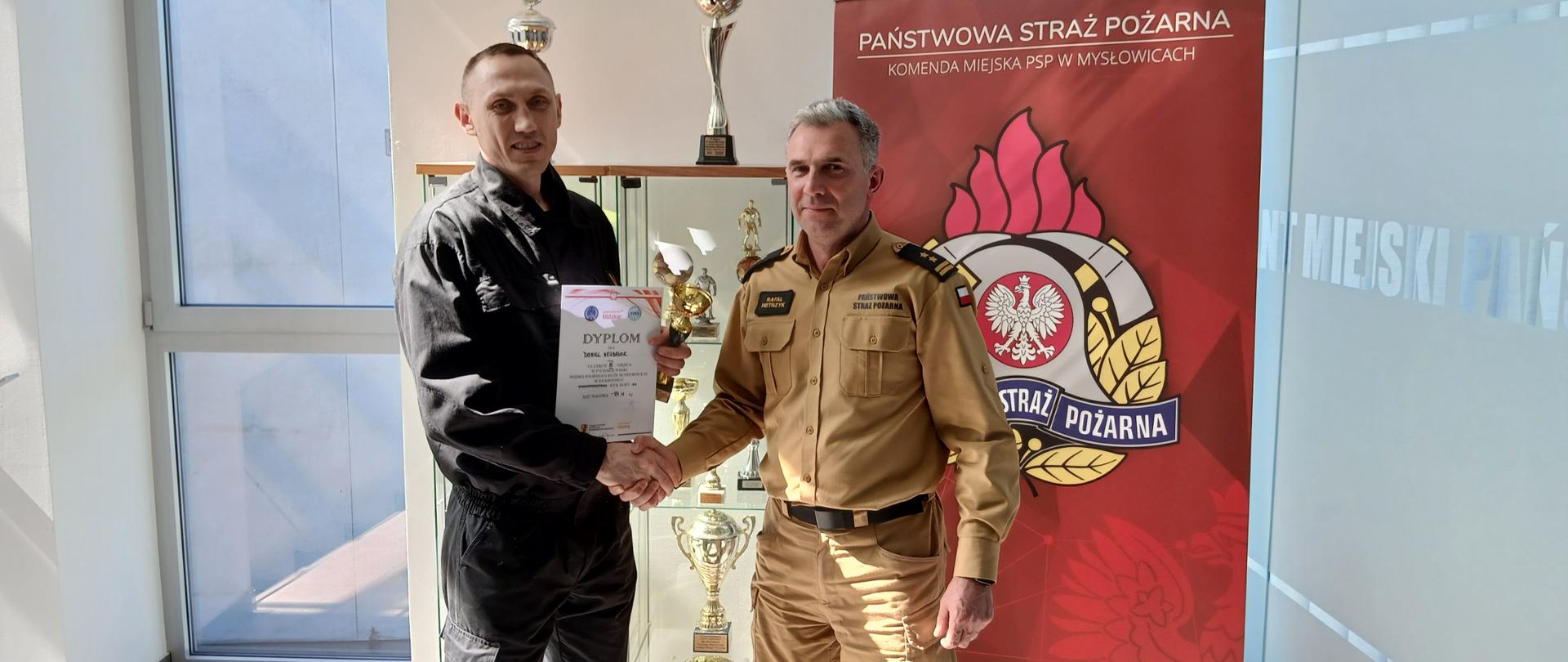 Gratulacje od p.o. Komendanta Miejskiego dla Ogniomistrza za zajęcie III Miejsca