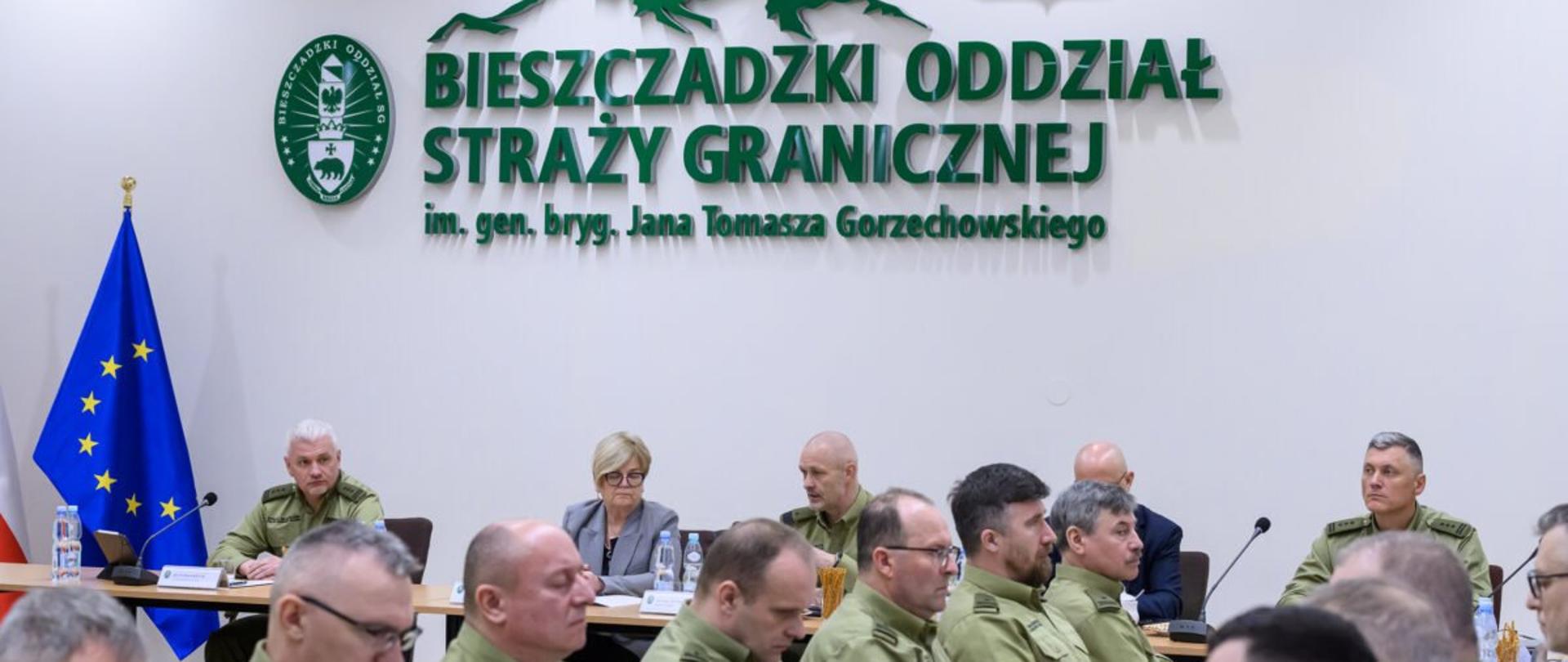 Zdjęcie przedstawia uczestników narady straży granicznej