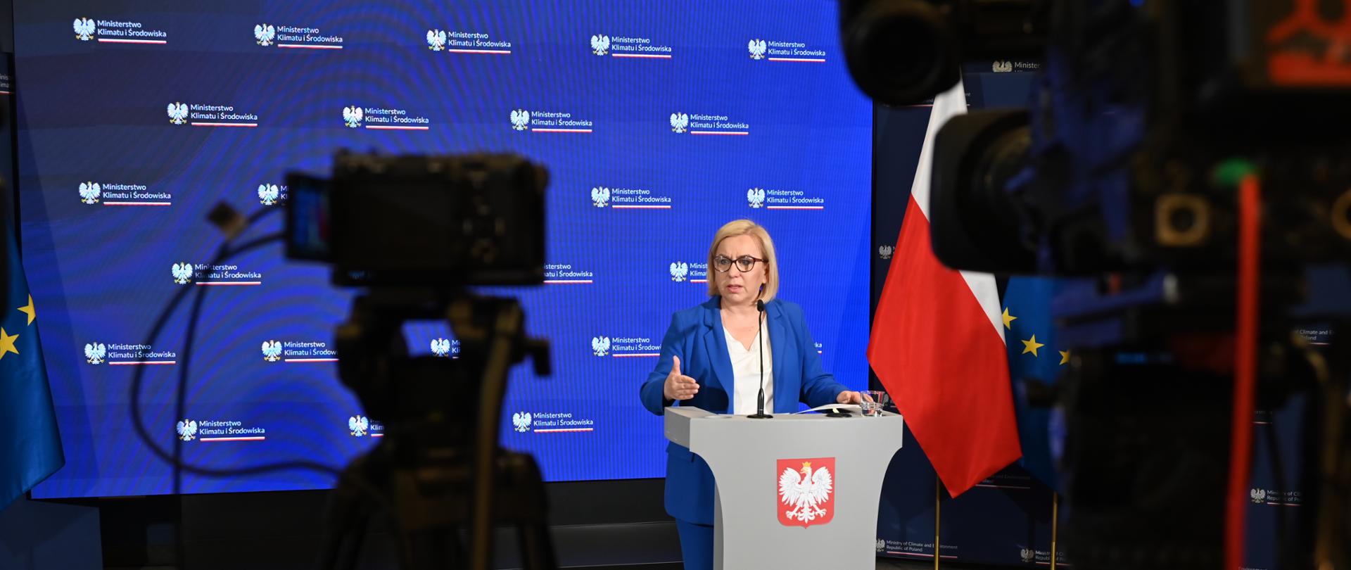 Ministra klimatu i środowiska Paulina Hennig-Kloska podczas konferencji prasowej