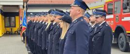 Na zdjęciu strażacy OSP podczas uroczystości przekazania samochodu ratowniczo-gaśniczego dla OSP we Fredropolu