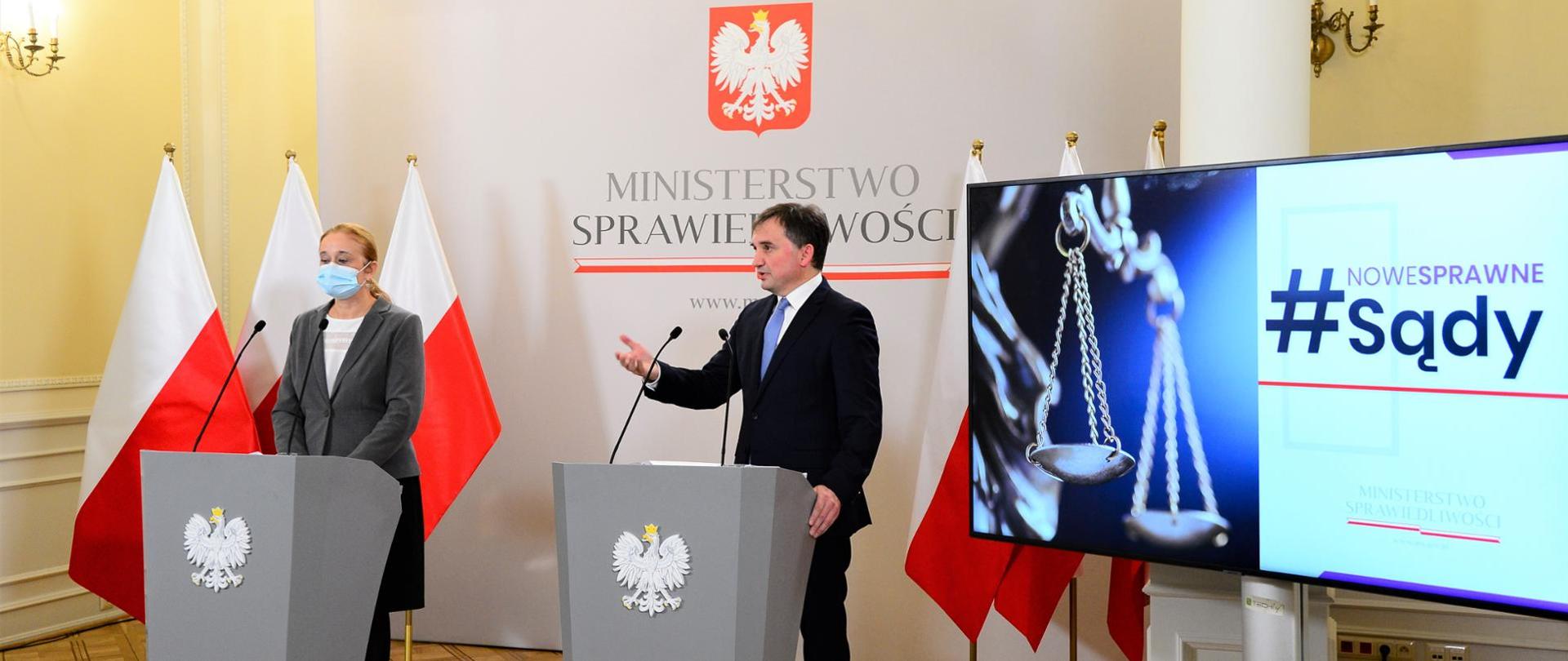 Minister_sprawiedliwości_Zbigniew_Ziobro_i_wiceminister_Katarzyna_Frydrych