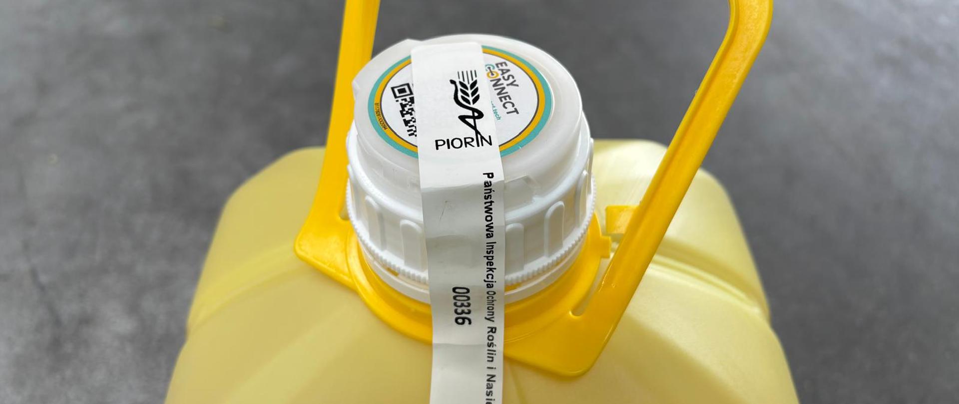 Zaplombowany i zabezpieczony środek ochrony roślin