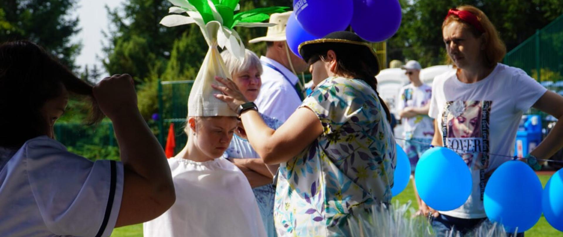 Uczestnicy obchodów Dnia Jedności z Osobami Niepełnosprawnymi Powiatu Rzeszowskiego