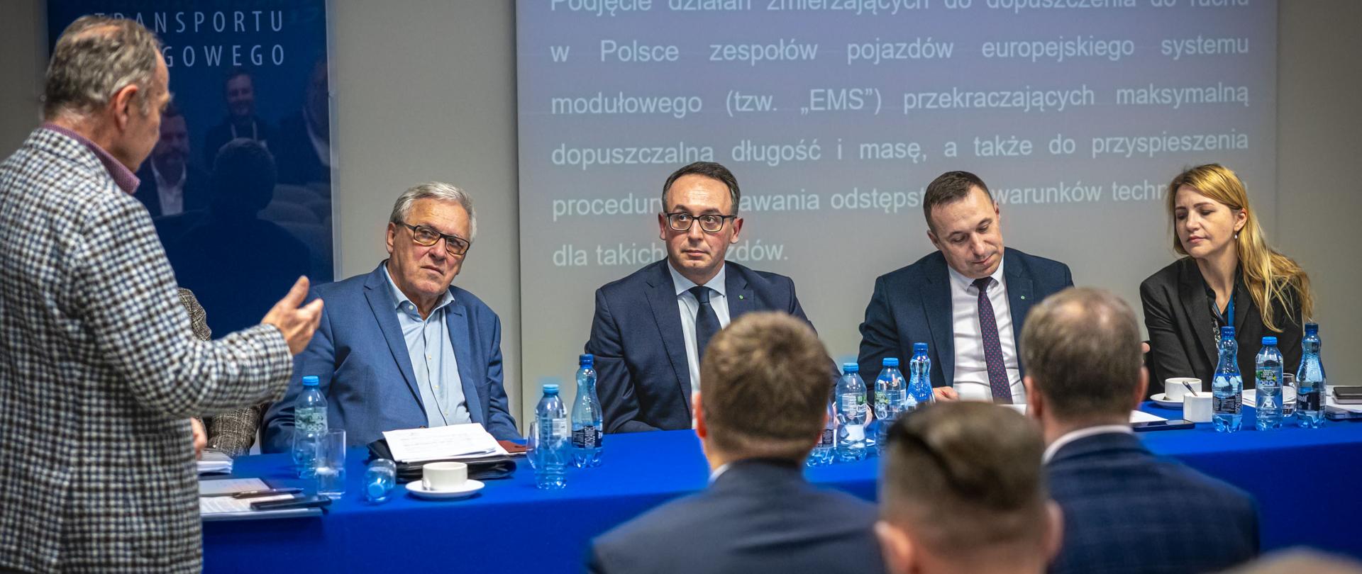 Wspólna dyskusja z przewoźnikami podczas Forum Transportu Drogoweg