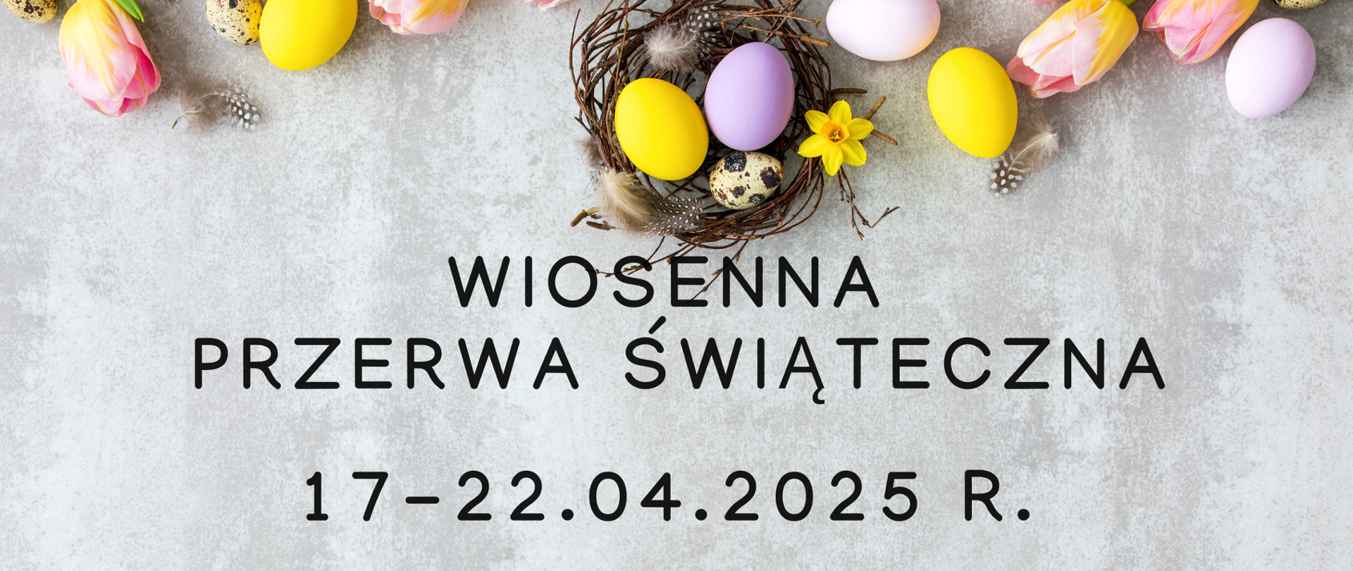 Plakat. beżowe tło. Dekoracyjne elementy świąt wielkanocnych. Napis wiosenna
przerwa świąteczna 17-22.04.2025 r.