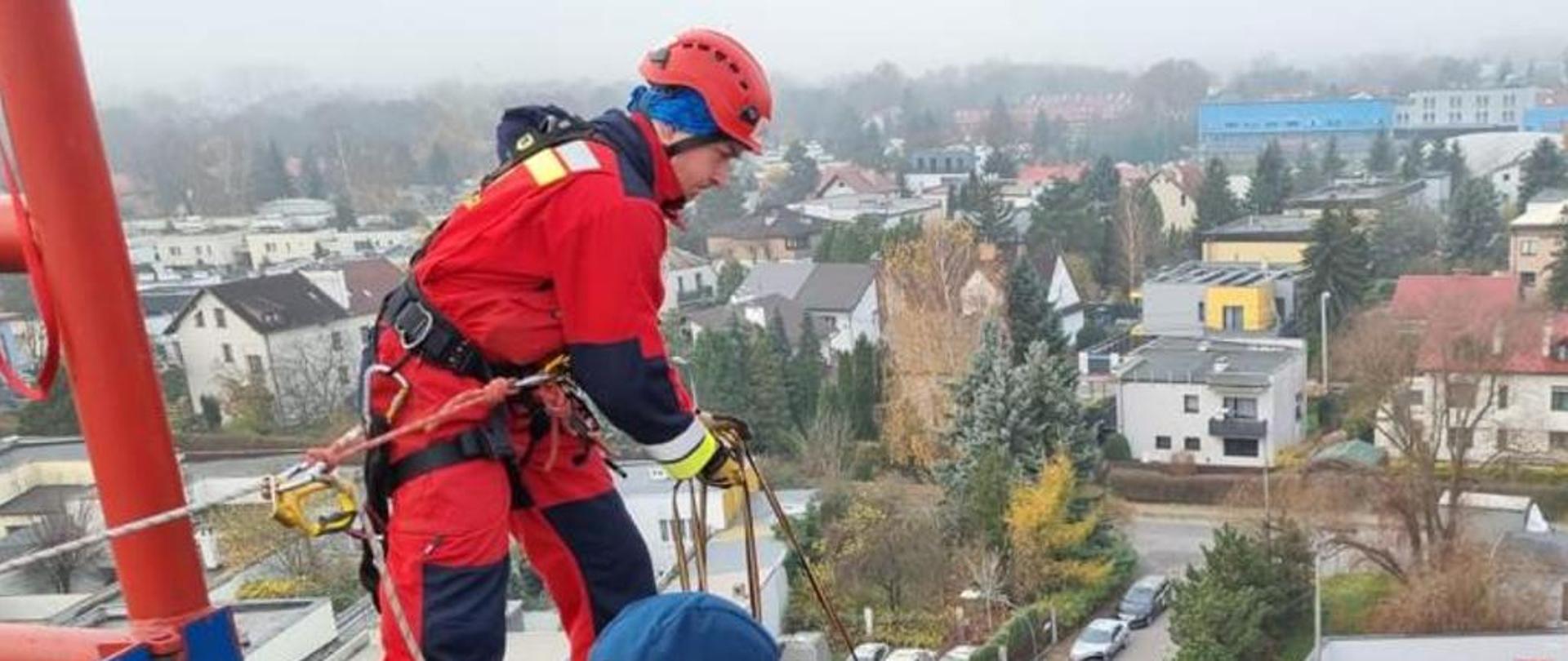 Szkolenie ratowników wysokościowych na wieży 