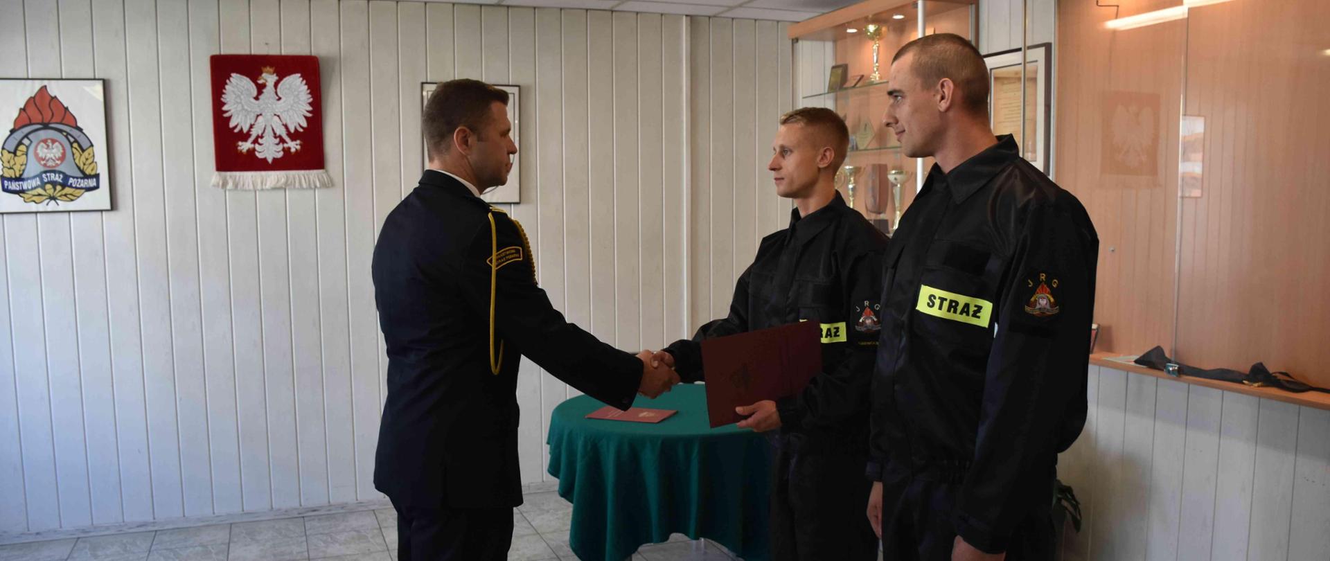 Ślubowanie nowo przyjętych do służby funkcjonariuszy