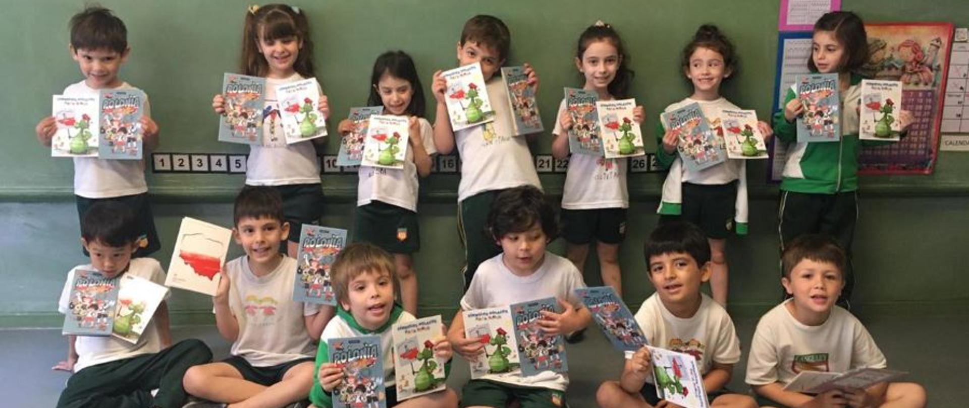 Los chicos del nivel inicial del prestigioso Instituto Lange Ley de Buenos Aires conocieron los símbolos y las leyendas polacas.
