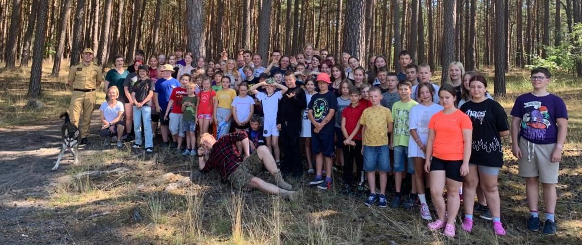 Zdjęcie grupowe po przeprowadzonym alarmie.