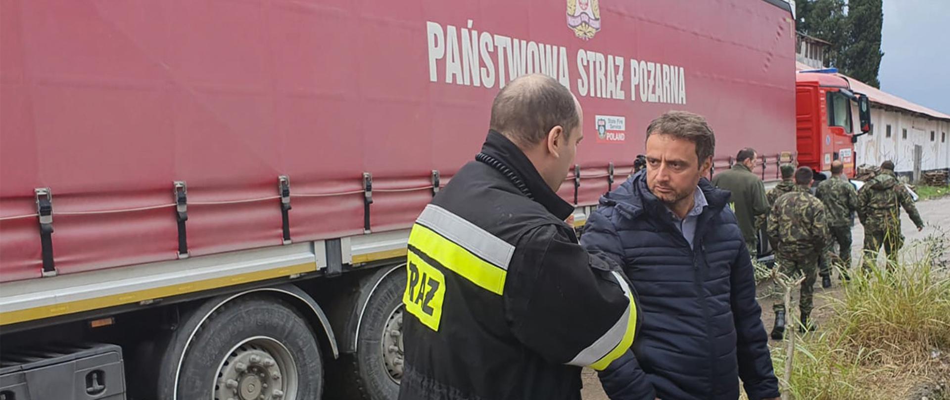 Strażacy z PSP dotarli do albańskiej Tirany, gdzie przekazali 500 łóżek polowych w ramach pomocy humanitarnej.