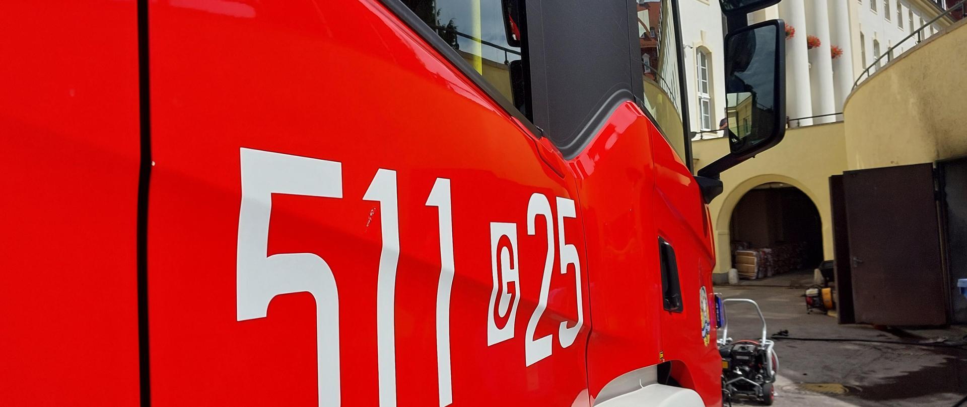 Zastępy JRG PSP w Sopocie na parkingu hotelowym