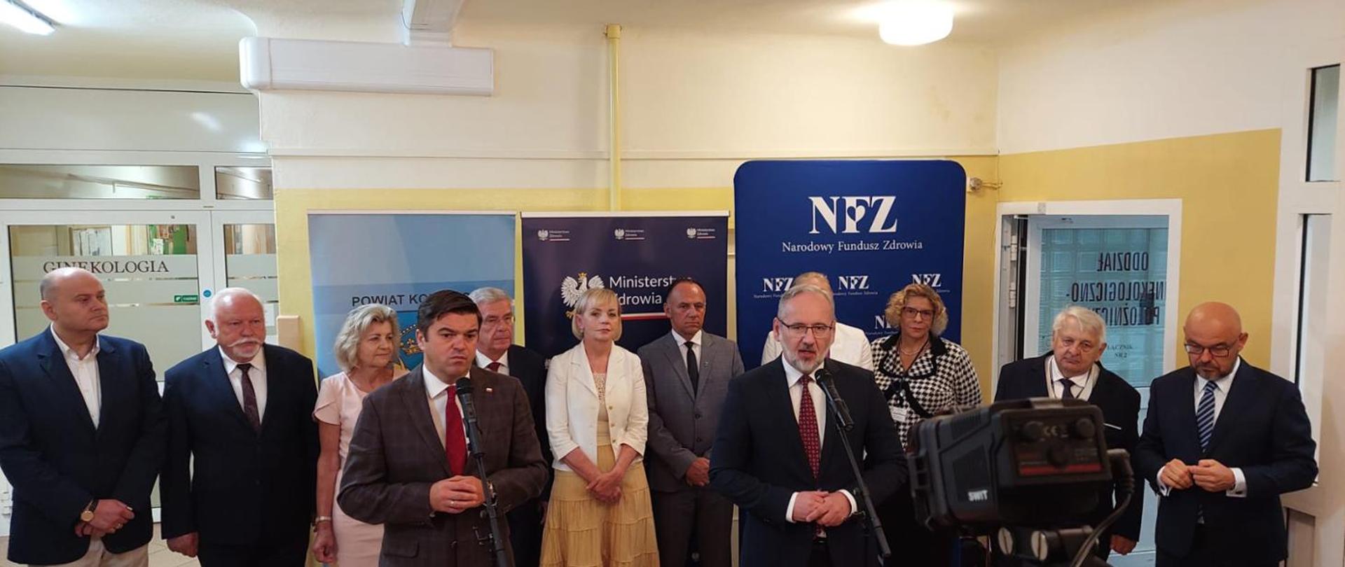 Zdjęcie z konferencji prasowej ministra zdrowia Adama Niedzielskiego