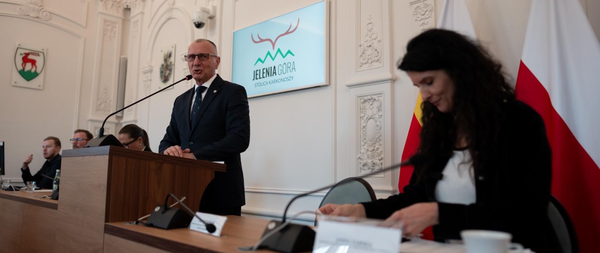 Odbudowa Jeleniej Góry po powodzi – rządowe wsparcie i kolejne etapy działań