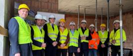 Wizyta robocza na budowie w Dynowie – powstaje tu 45 mieszkań w ramach SIM Podkarpacie