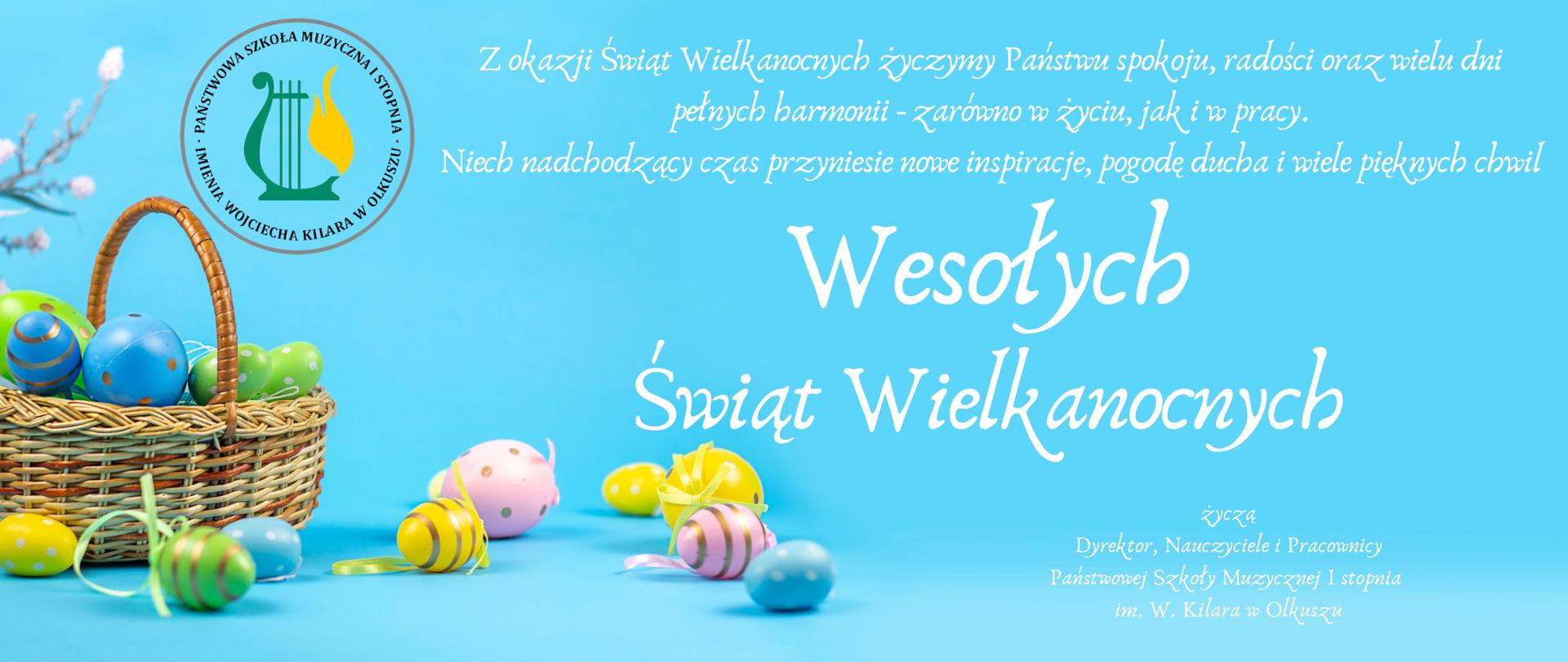 Niebieskie tło, białe napisy, z lewej strony koszyk z pisankami i logo szkoły