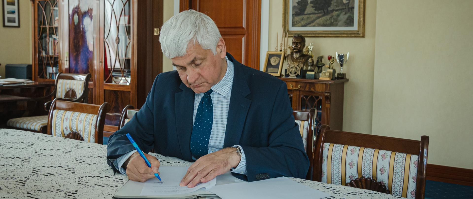 Rozporządzenie wojewody podlaskiego ws. zwalczania rzekomego pomoru drobiu