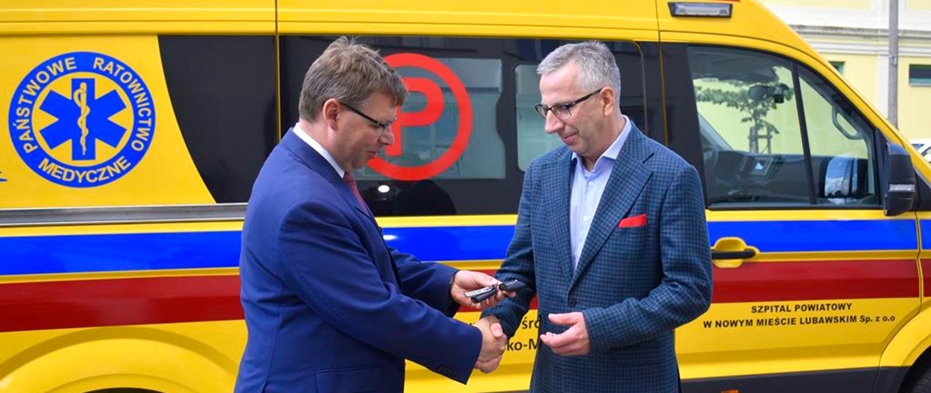 nowa karetka trafi do szpitala w Nowym Mieście Lubawskim