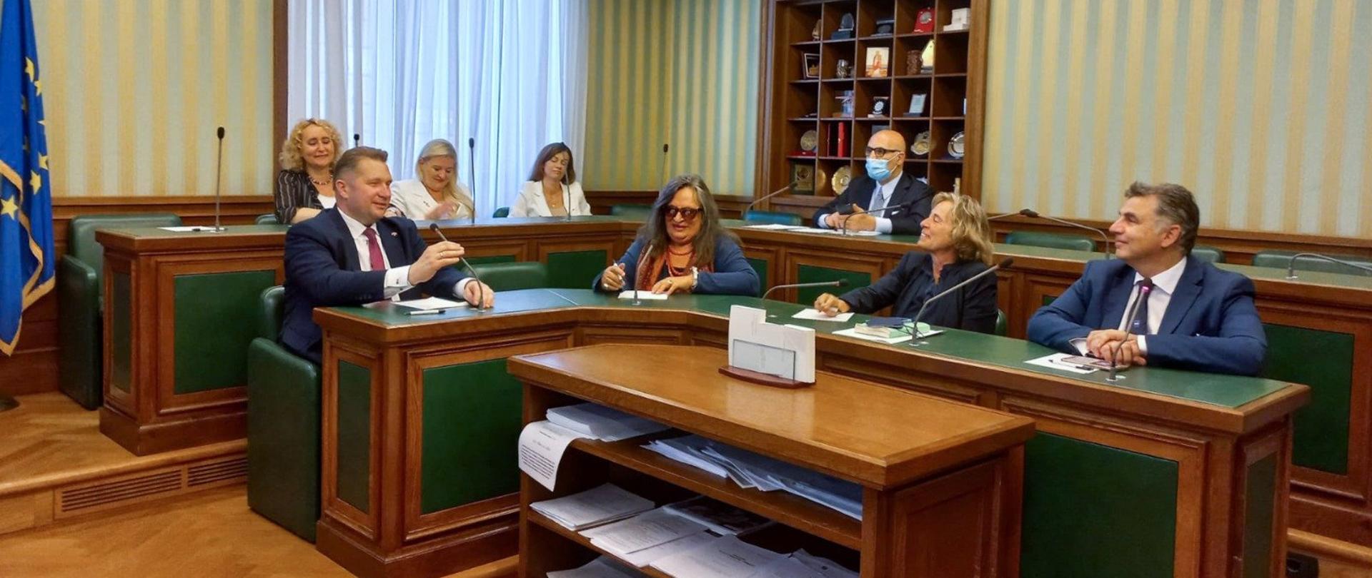 Il ministro dell’Istruzione della Polonia Przemysław Czarnek ha incontrato il Presidente della Commissione Affari Esteri al Senato della Repubblica Italiana
