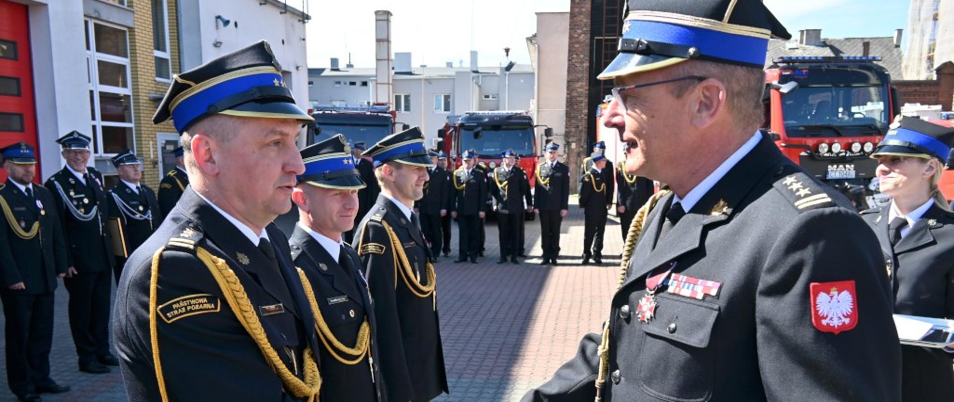 Na zdjęciu uczestnicy uroczystego apelu