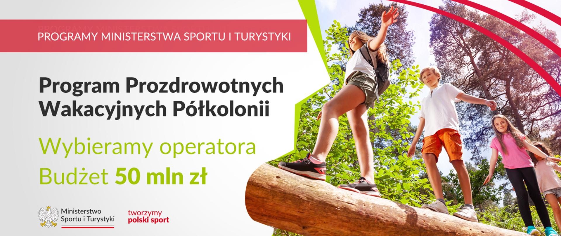 Grafika z napisem Program Prozdrowotnych Wakacyjnych Półkolonii, wybieramy operatora, budżet 50 mln zł. Na zdjęciu troje dzieci trzymających równowagę, idąc po drewnianym balu.
