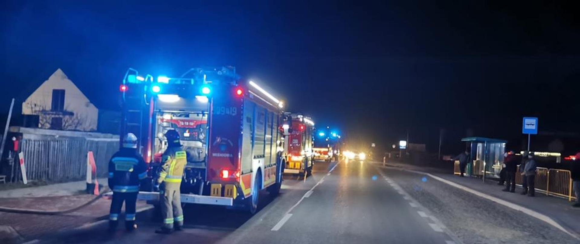 Działania ratownicze w miejscowości Kolonia Bogoria.