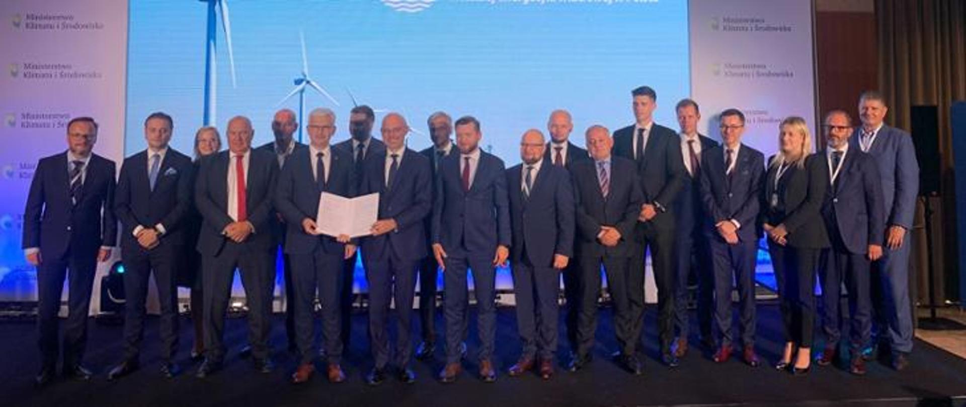 Family photo z Porozumienia sektorowego na rzecz rozwoju morskiej energetyki wiatrowej w Polsce