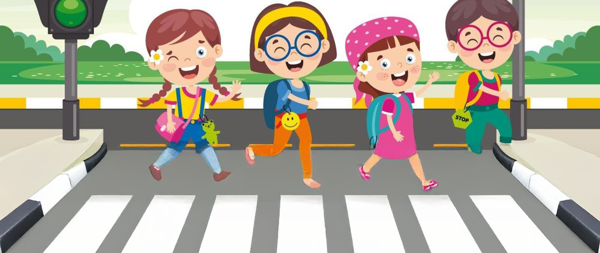 Na ilustracji widzimy czworo uśmiechniętych dzieci przechodzących przez przejście dla pieszych na zielonym świetle. Dzieci są kolorowo ubrane, mają plecaki i wyglądają na zadowolone; w tle widoczna jest zieleń i chodnik, co sugeruje bezpieczne, miejskie otoczenie.